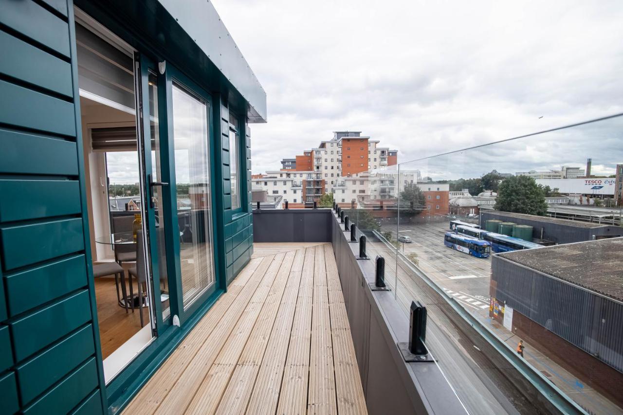 Two Bed Flat With Wrap Around Terrace Near Legoland, Windsor, Tube Station Apartment Slough Exterior photo