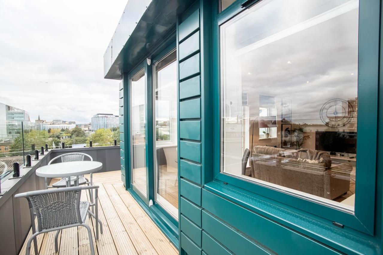 Two Bed Flat With Wrap Around Terrace Near Legoland, Windsor, Tube Station Apartment Slough Exterior photo