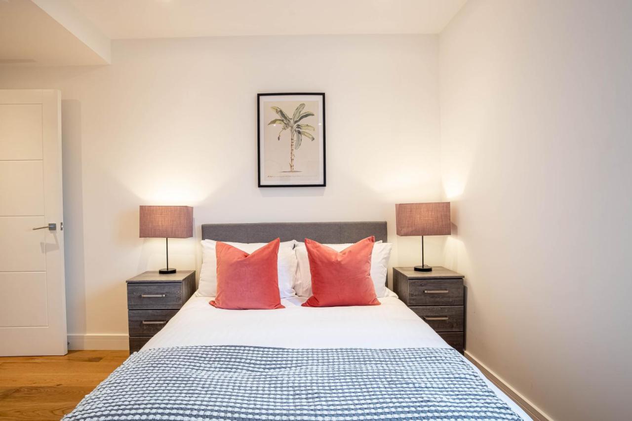 Two Bed Flat With Wrap Around Terrace Near Legoland, Windsor, Tube Station Apartment Slough Exterior photo