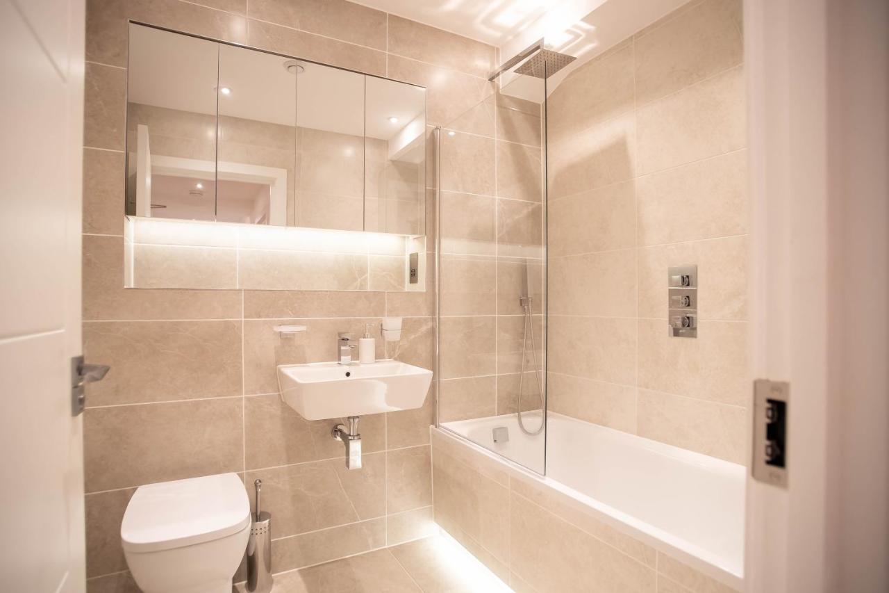 Two Bed Flat With Wrap Around Terrace Near Legoland, Windsor, Tube Station Apartment Slough Exterior photo